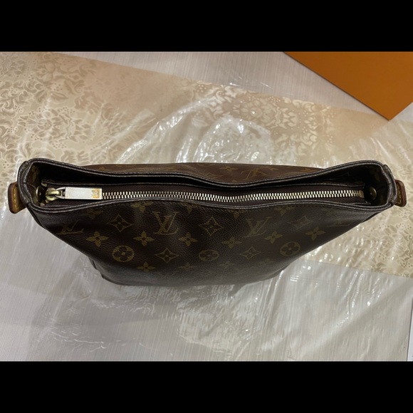 LOUIS VUITTON LOOPING GM! - Picture 13 of 16